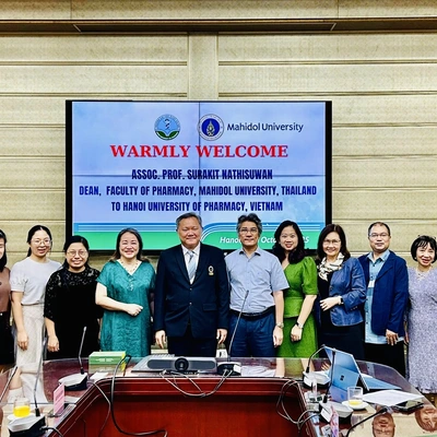 Trường Đại học Dược Hà Nội tiếp đón GS.TS. Surakit Nathisuwan – Trưởng Khoa Dược, Đại học Mahidol (Thái Lan) Trường Đại học Dược Hà Nội tiếp đón GS.TS. Surakit Nathisuwan – Trưởng Khoa Dược, Đại học Mahidol (Thái Lan)